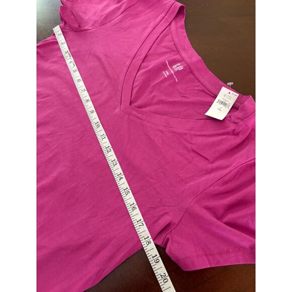 GAP NWT Classic Magenta V-Neck Short Sleeve Tee in Size Small Tall Length - Picture 7 of 8